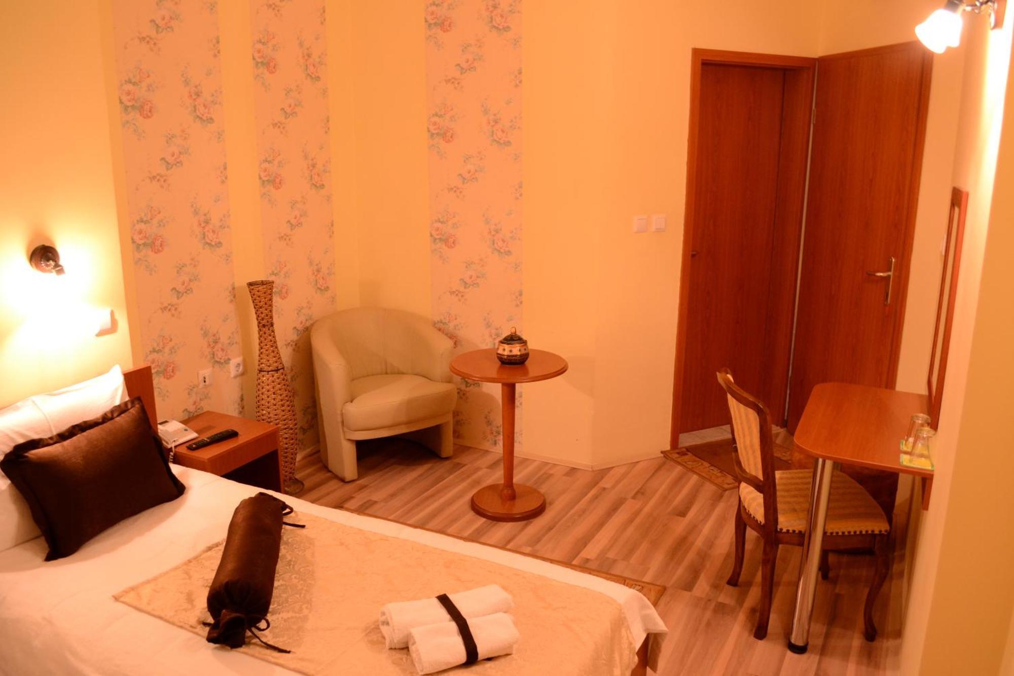 Hotel Pine Skopje Pokój zdjęcie