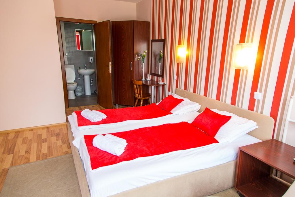 Hotel Pine Skopje Zewnętrze zdjęcie