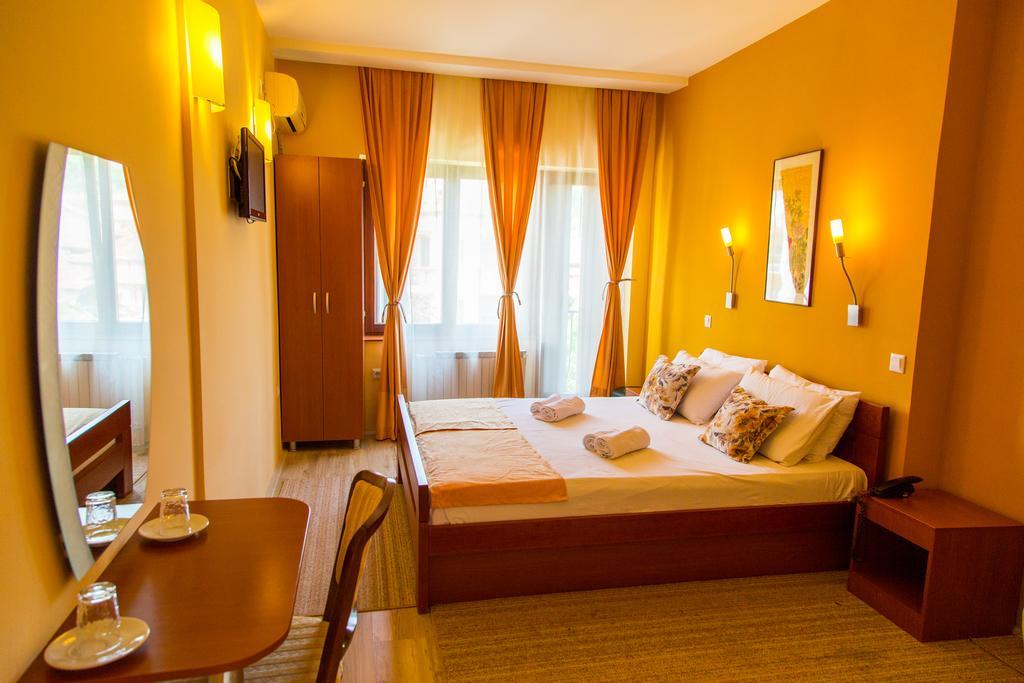 Hotel Pine Skopje Zewnętrze zdjęcie