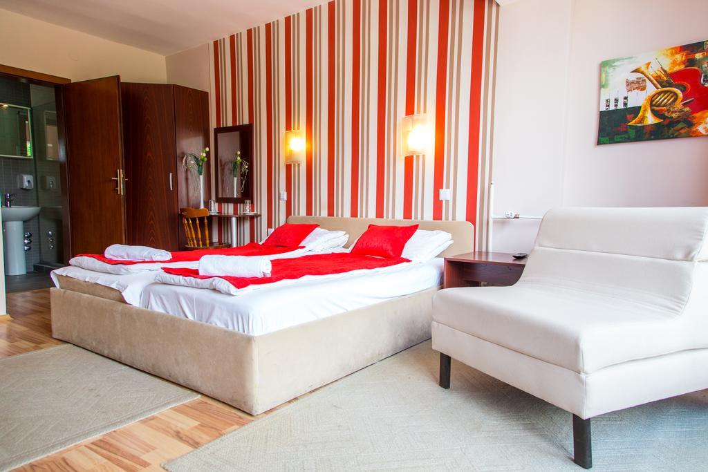 Hotel Pine Skopje Zewnętrze zdjęcie