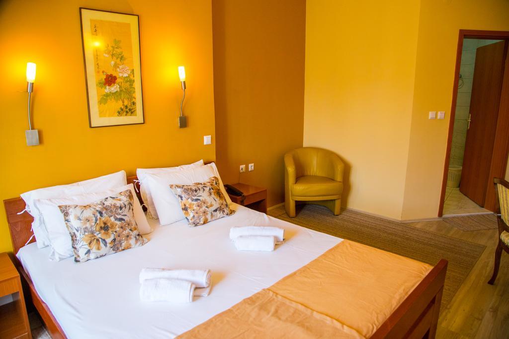 Hotel Pine Skopje Zewnętrze zdjęcie