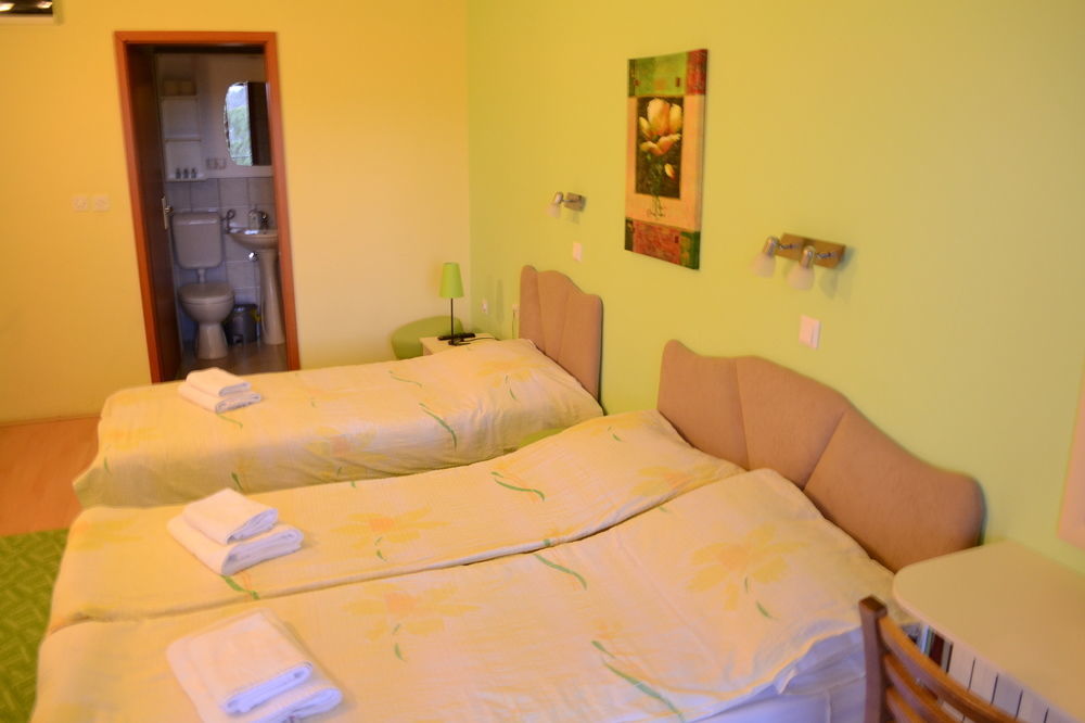Hotel Pine Skopje Zewnętrze zdjęcie