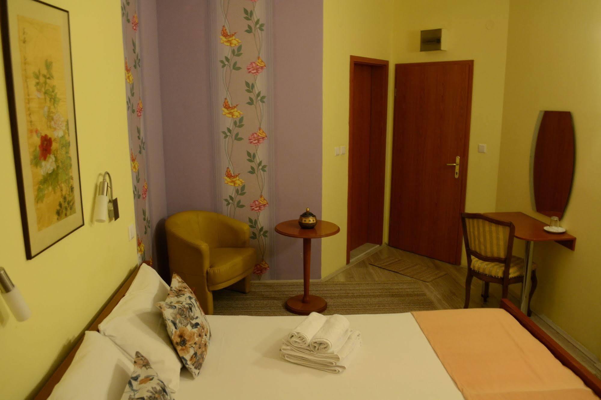 Hotel Pine Skopje Zewnętrze zdjęcie