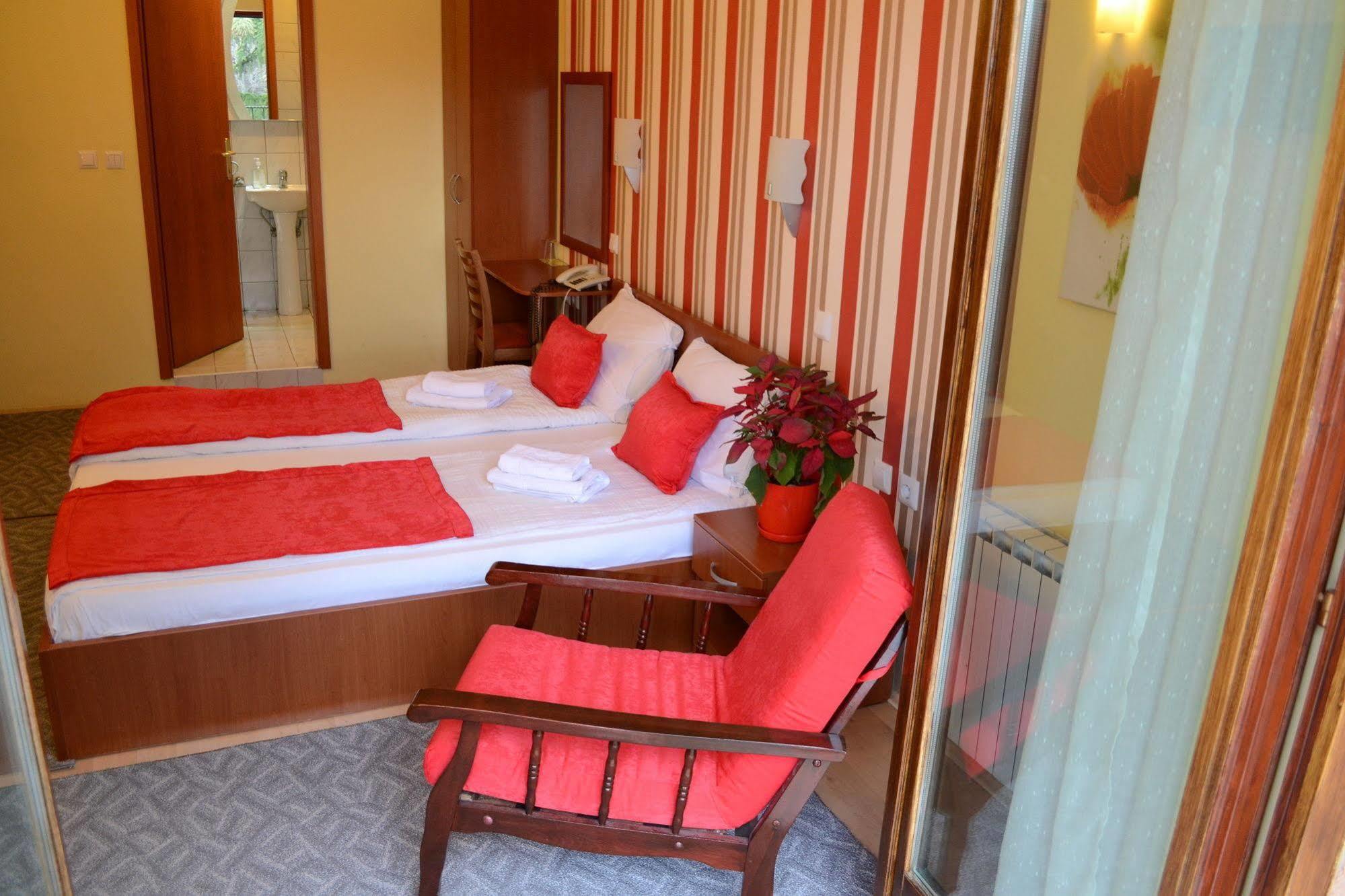 Hotel Pine Skopje Zewnętrze zdjęcie