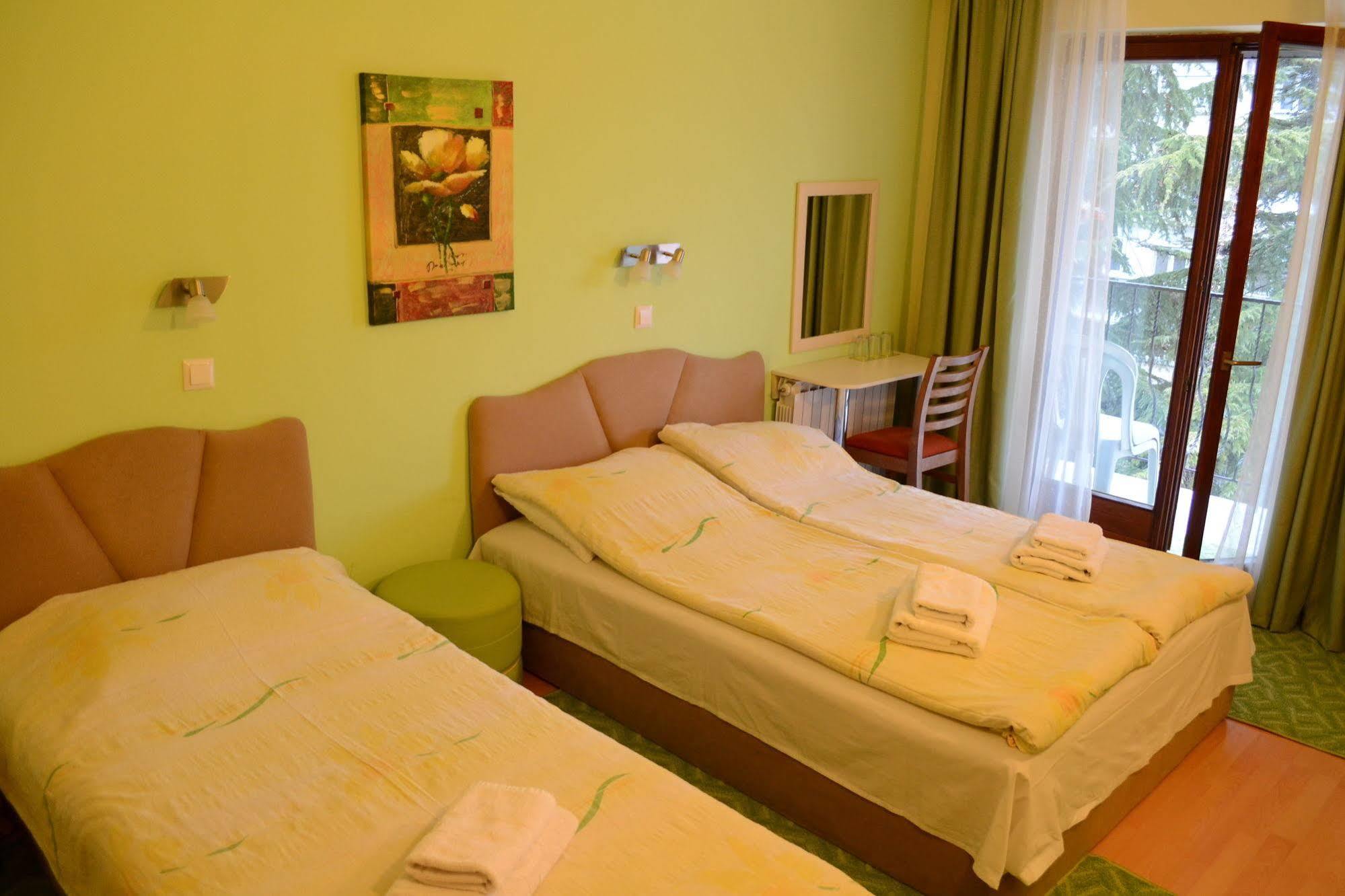 Hotel Pine Skopje Zewnętrze zdjęcie