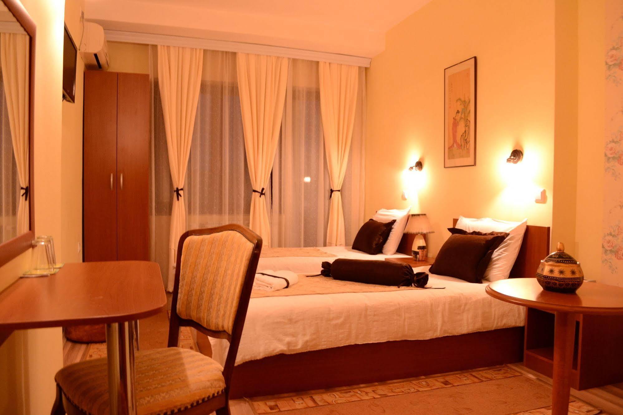 Hotel Pine Skopje Zewnętrze zdjęcie