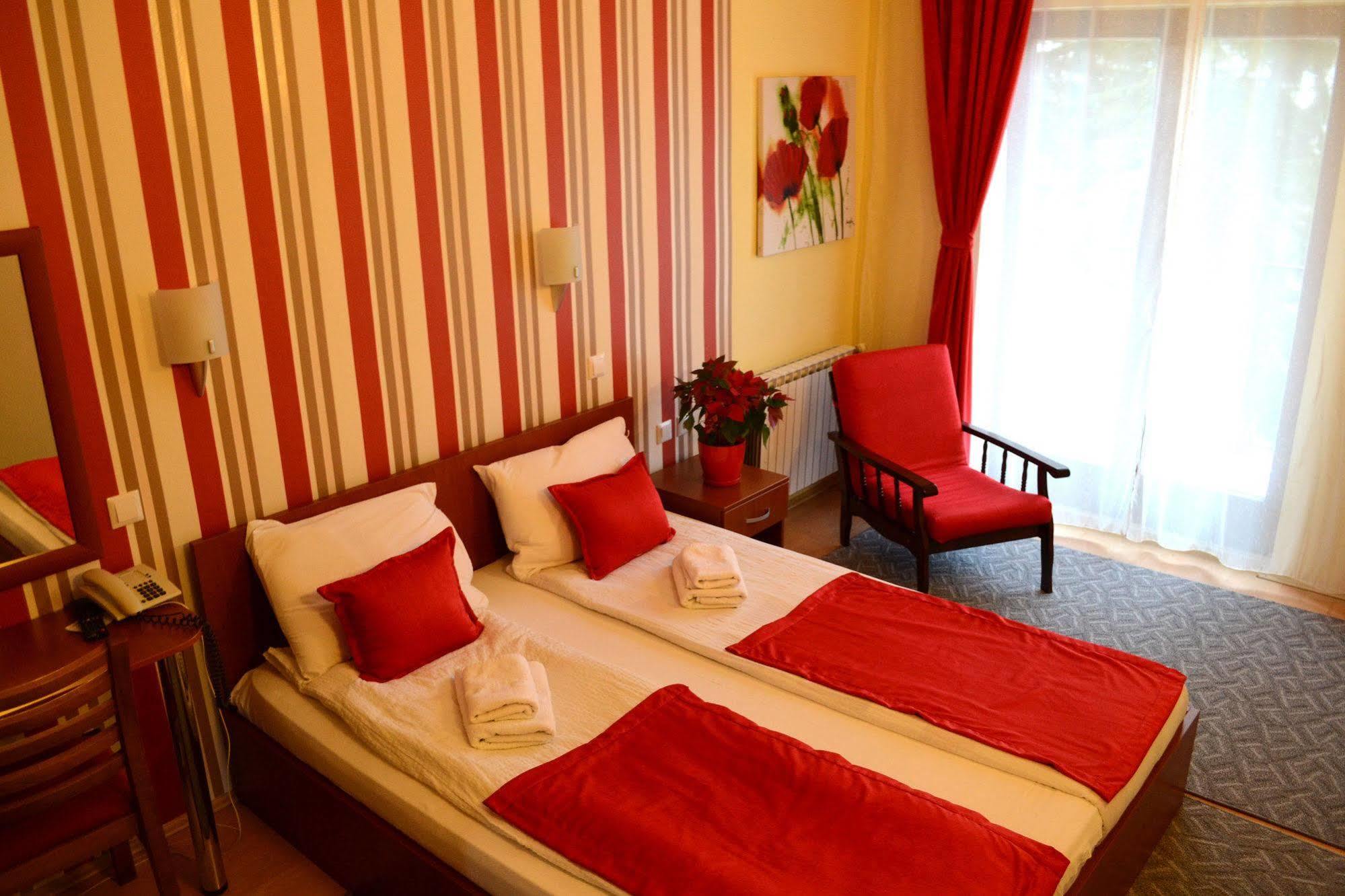 Hotel Pine Skopje Zewnętrze zdjęcie