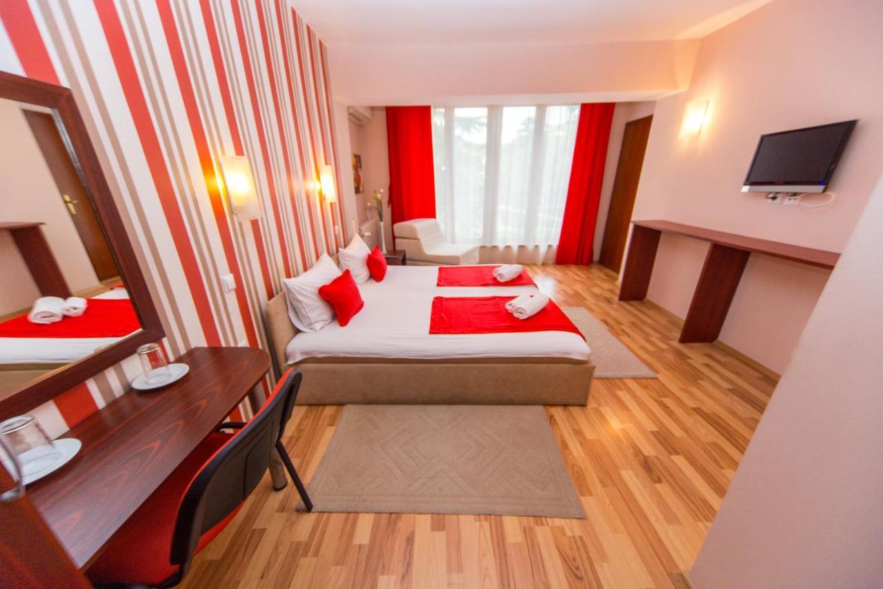 Hotel Pine Skopje Zewnętrze zdjęcie