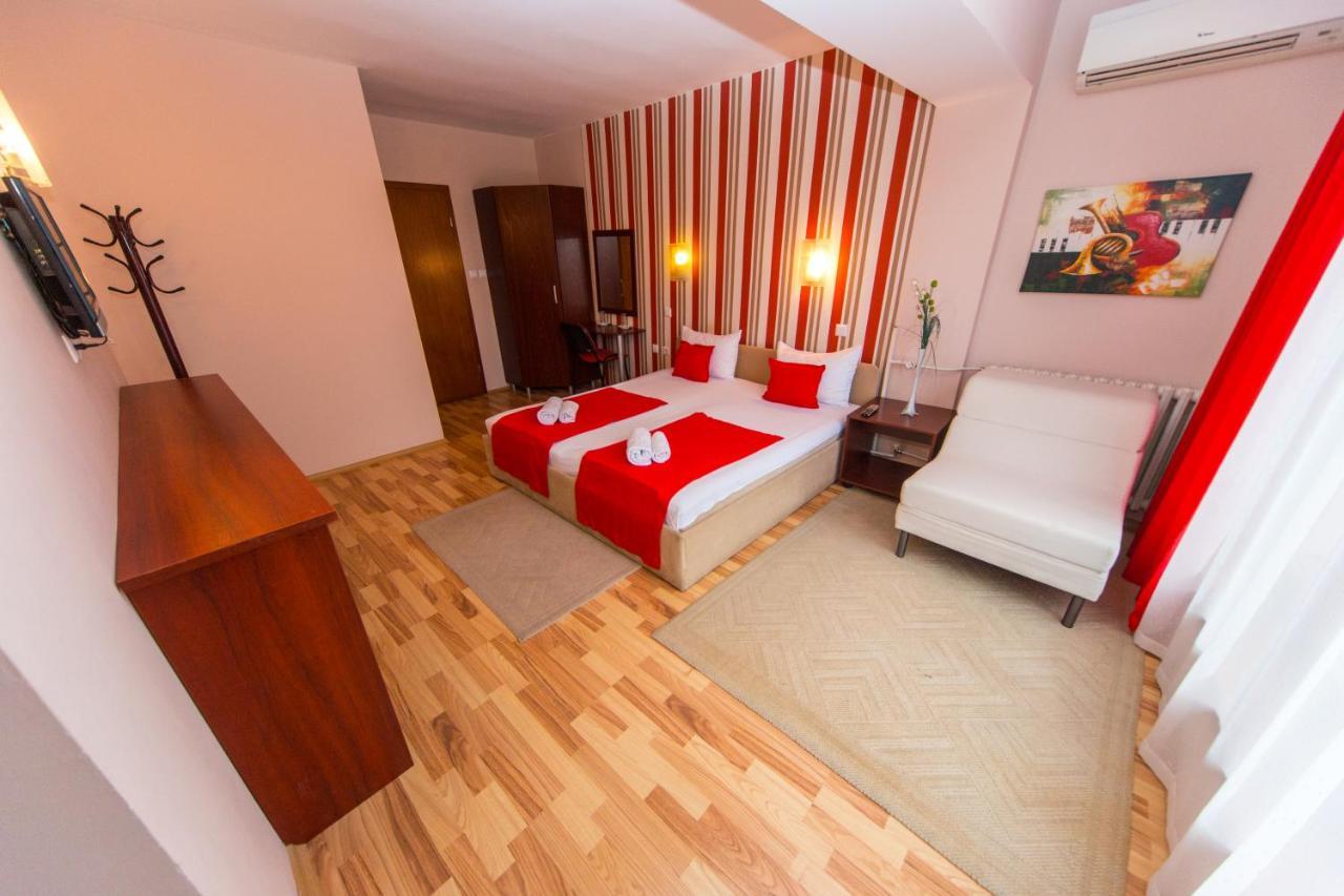 Hotel Pine Skopje Zewnętrze zdjęcie