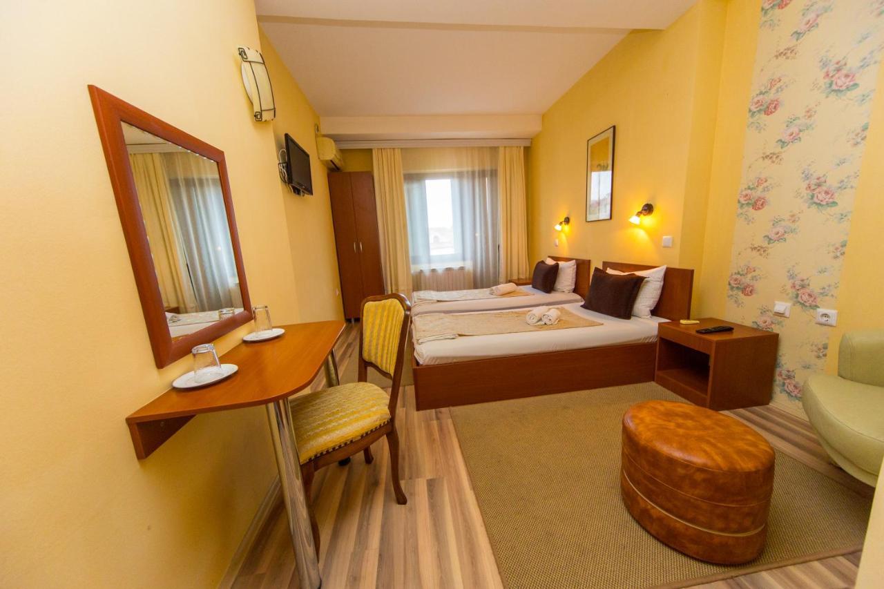 Hotel Pine Skopje Zewnętrze zdjęcie