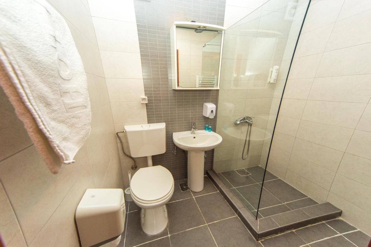 Hotel Pine Skopje Zewnętrze zdjęcie