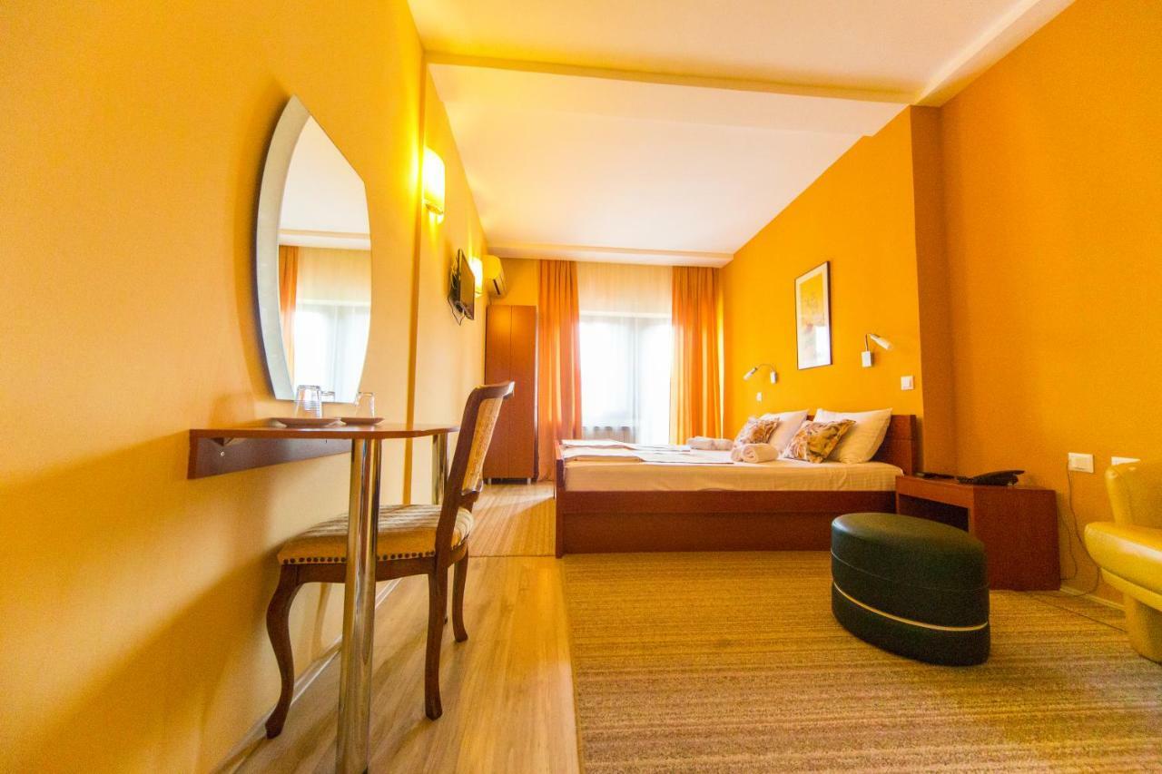 Hotel Pine Skopje Zewnętrze zdjęcie